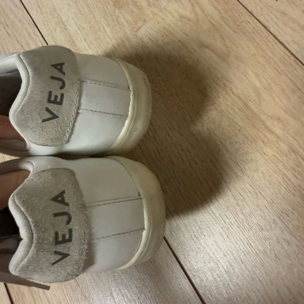 Veja Esplar Stitched Logo Sneakers - Picture 7 of 10